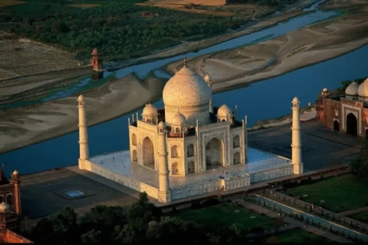 Taj mahal tour by superfast train From delhi