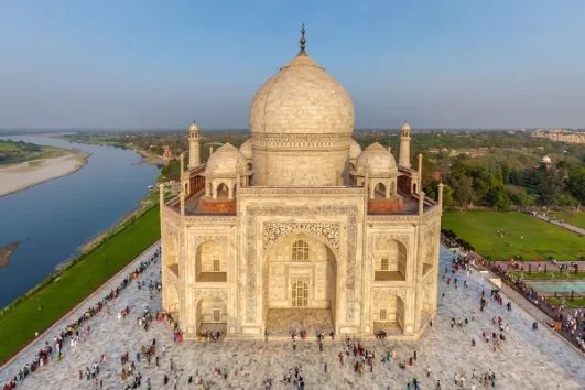 From Delhi: Taj Mahal and Agra Day Tour by Premium Cars