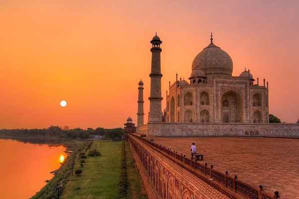 From Delhi: Taj Mahal Sunrise & Agra Tour - By Car - The Taj in India